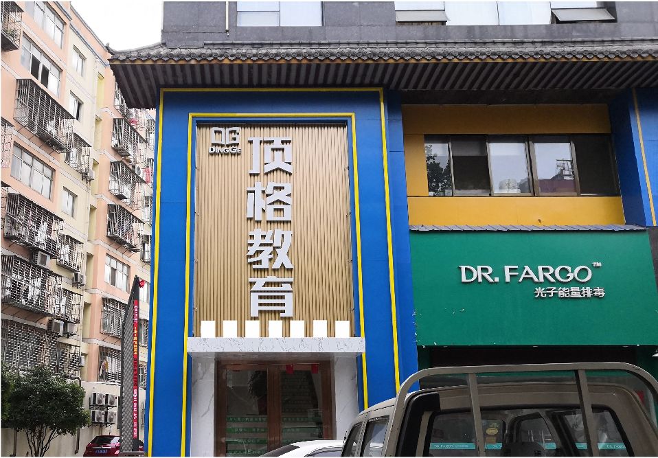 当阳门头设计要符合门店特色。